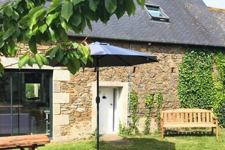 Location de vacances pour 6 personnes, avec jardin à Gommenec'h