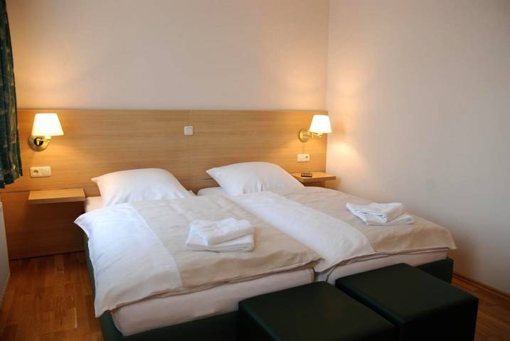 Ferienhaus, mit Terrasse und Garten sowie Pool und Sauna in Papenburg - 4