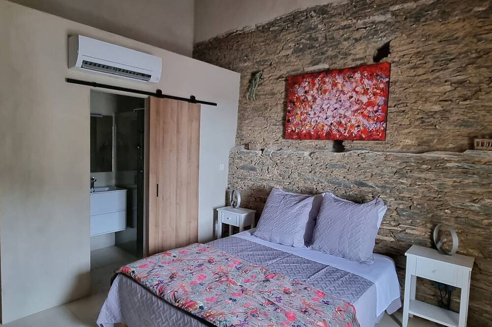 Breakfast room with panoramic sea and mountain views in Porri, Parco naturale regionale della Corsica