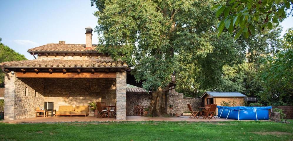 Casa rural para 4 personas, con piscina además de jardín y vistas, Se admiten mascotas en Garrotxa - 3