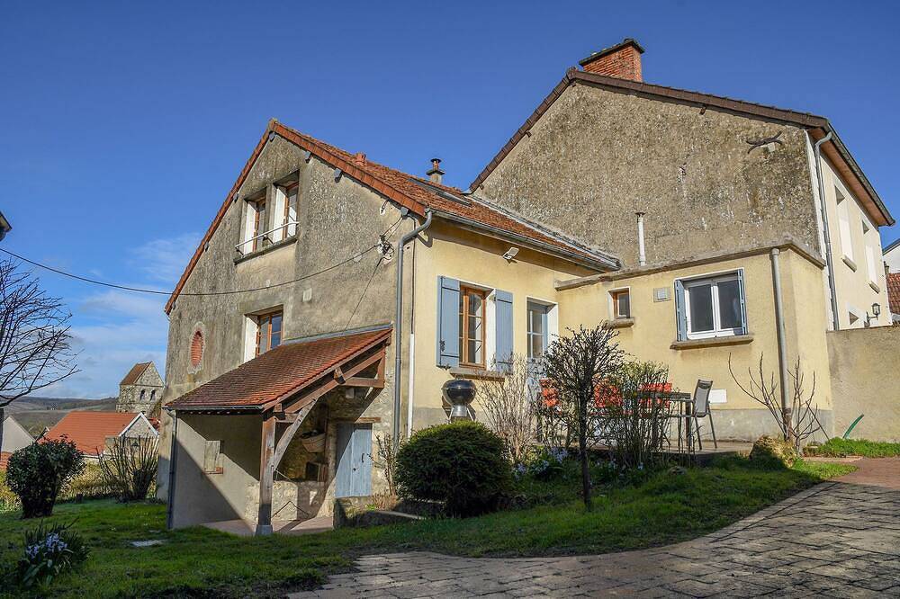 Dorfhaus im Herzen der Champagne-Weinberge in Œuilly, Marne