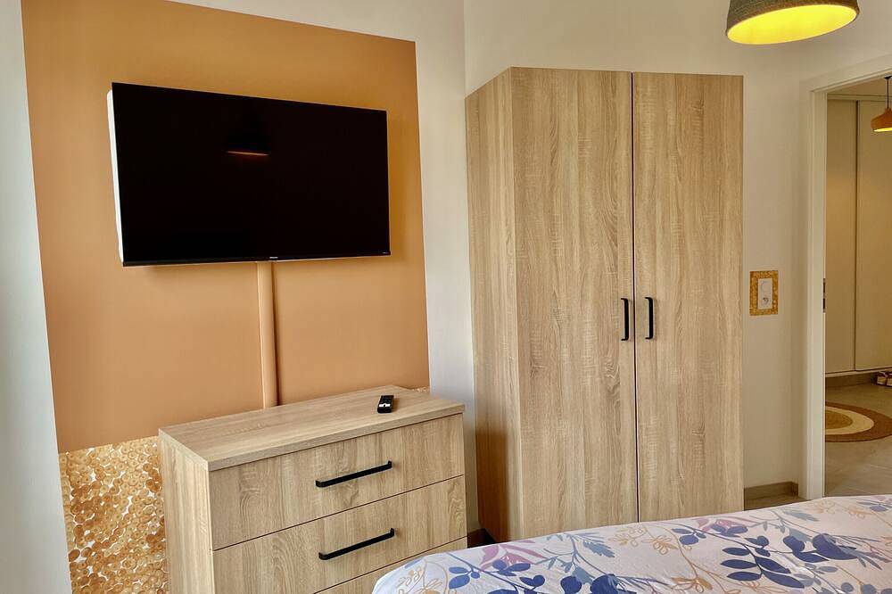 Apartamento entero, Alba: \"Elegance & Comfort\": Apartment with Terrace near the Thermal Centre in Laxou, Región de Nancy