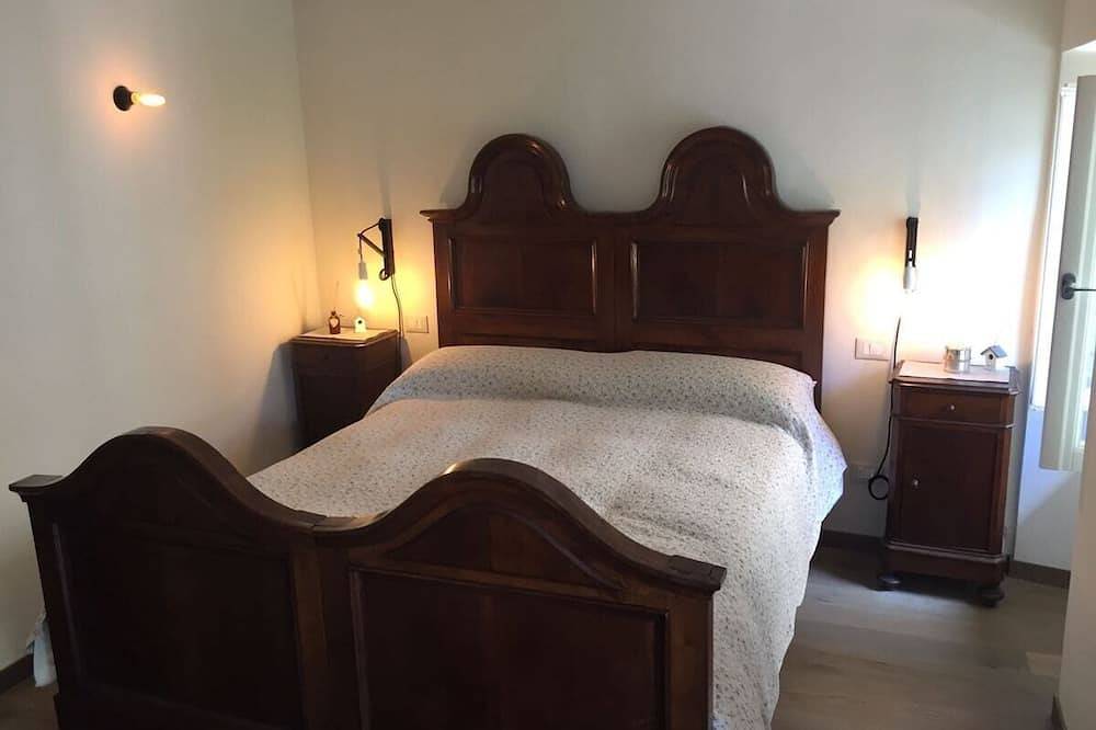 Casa al Vecchio Porto overlooking the ancient port in Cannero, Cannero Riviera