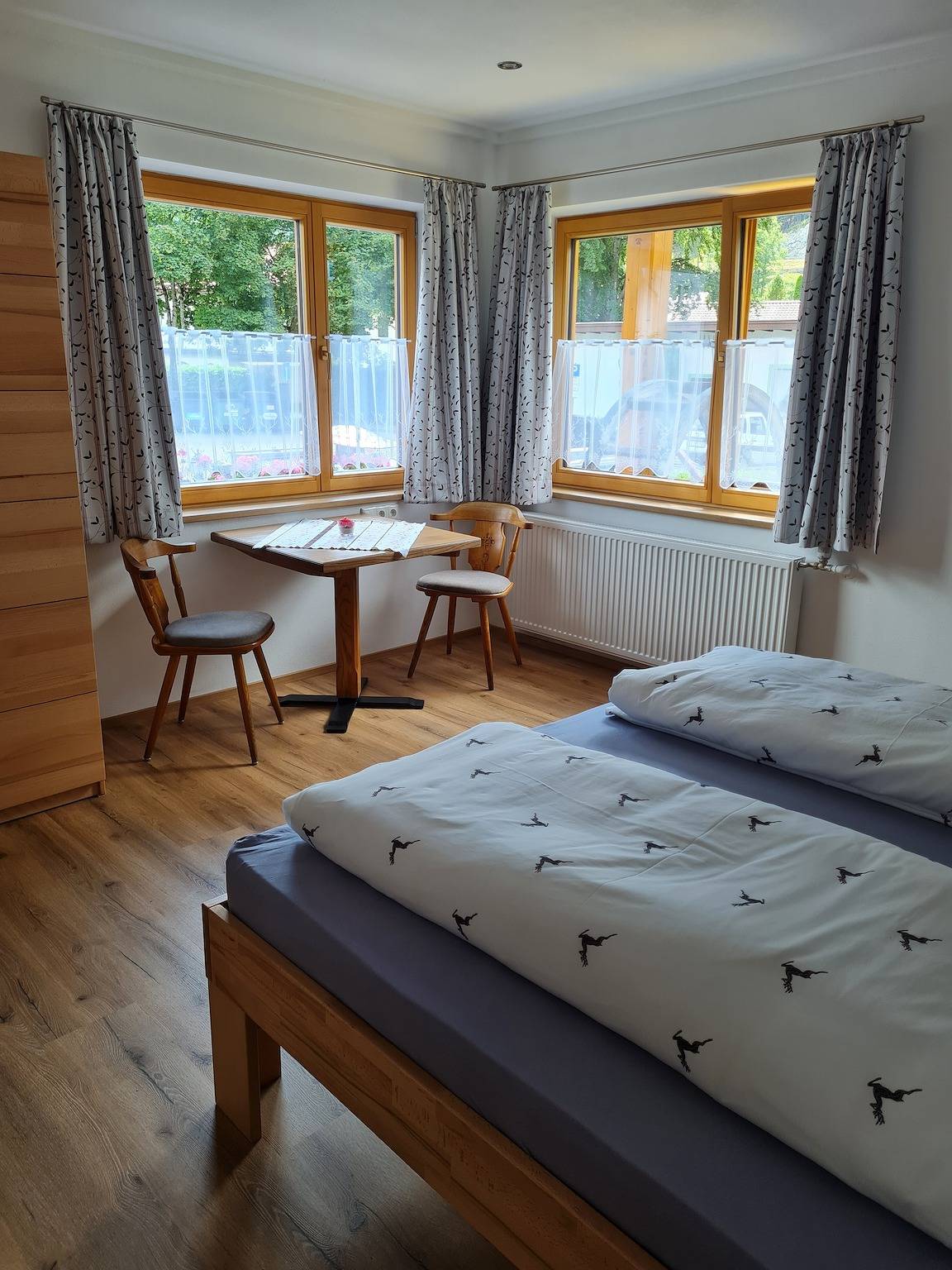 Ganze Wohnung, Apartment „Karwendel“ mit Bergblick, privater Terrasse und Wlan in Mittenwald, Bayerische Alpen