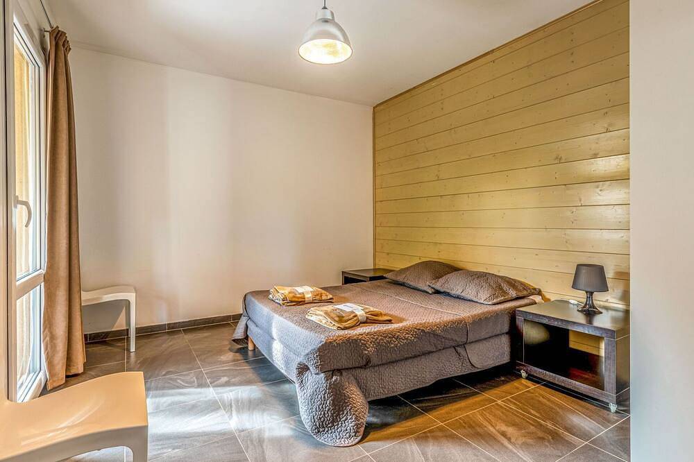 Appartement entier, Bel appartement pour 6 personnes avec climatisation, Wifi, piscine, Tv, terrasse et animaux admis in Favone, Conca