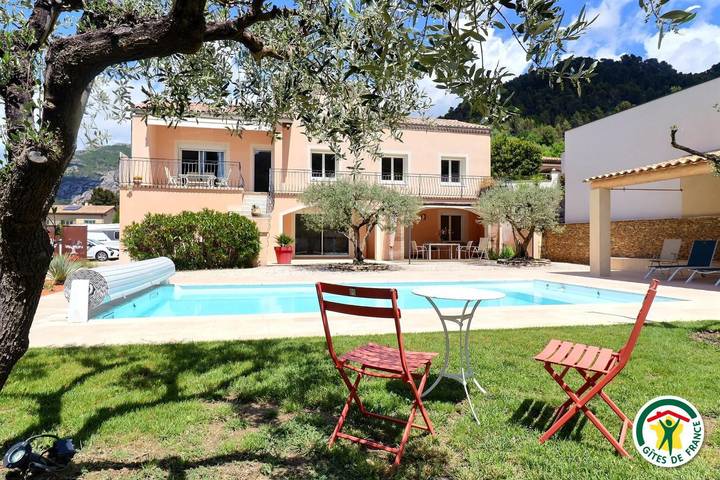 Casa de huéspedes para 3 personas, con jardín además de terraza y piscina - 1