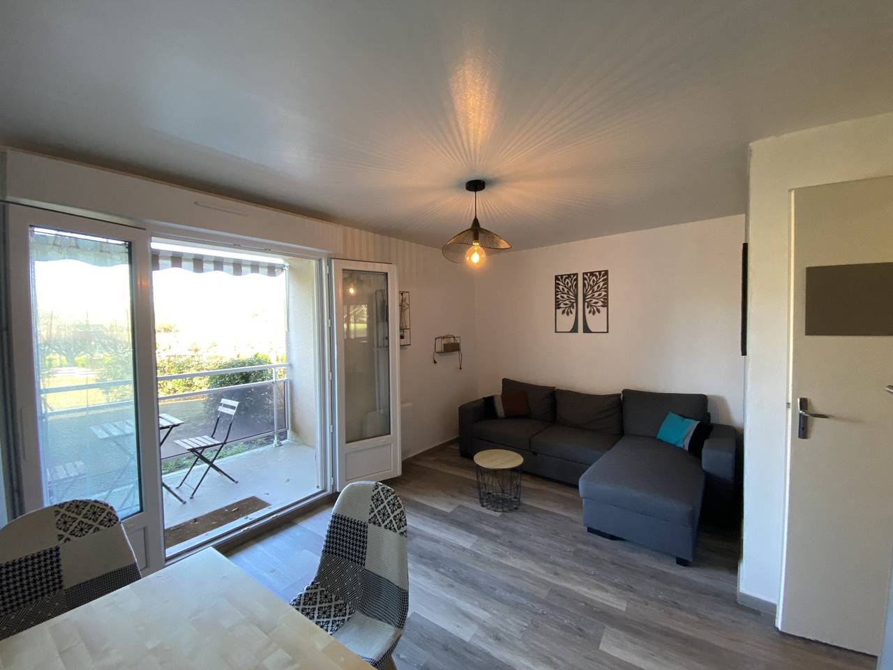 Ganze Wohnung, Zweizimmerwohnung mit Terrasse und Wlan in der Nähe der Connétable-Thermen in La Roche-Posay, Vienne