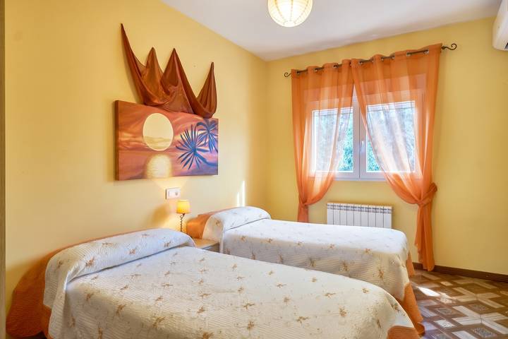 Geräumige Villa mit Pool in Porzuna - 90 m² und Bergblick in Porzuna, Comarca de la Mancha