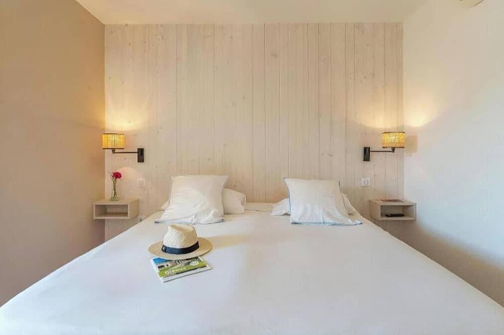 Appartement entier, Résidence Les Grands Pins ***  à deux pas du centre ville et du Spa des thermes in Gréoux-les-Bains, Parc naturel régional du Verdon