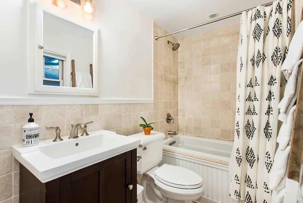 Charming Sag Harbor Cottage by the Beach! in Noyack, Hamptons