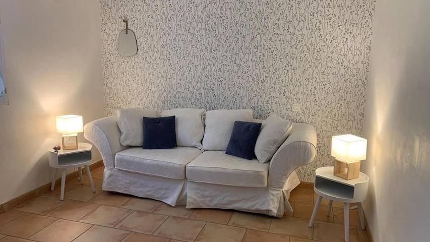 Gîte pour 4 personnes, avec piscine et jardin ainsi que balcon et vue à Château-Arnoux-Saint-Auban