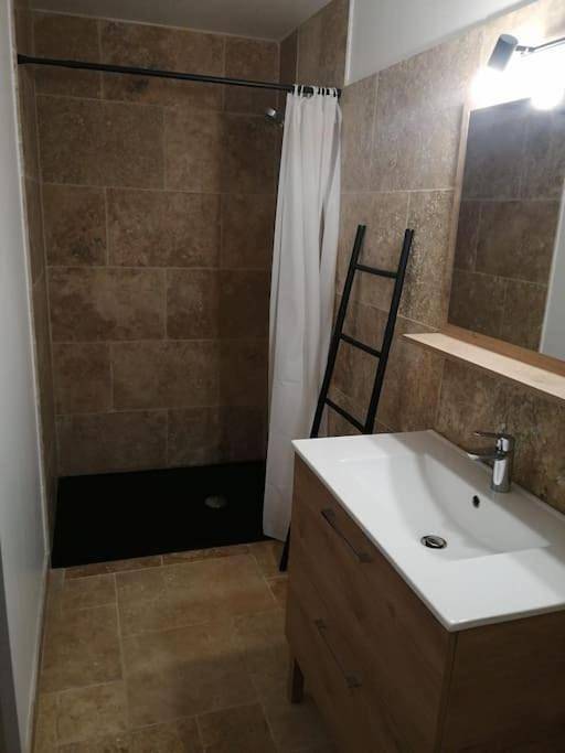 Gîte pour 4 personnes, avec jardin à Pertuis - 3