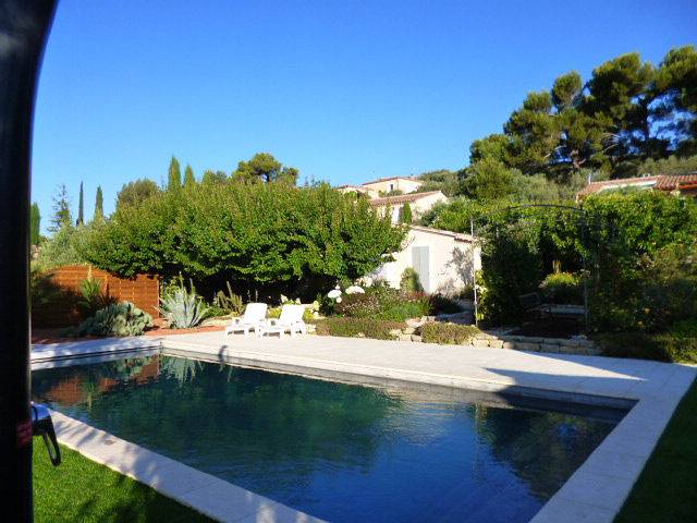 Gîte pour 4 personnes, avec terrasse ainsi que piscine et jardin à Pernes-les-Fontaines - 3