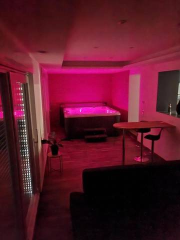 Gîte pour 2 personnes, avec jacuzzi et terrasse à Sarralbe