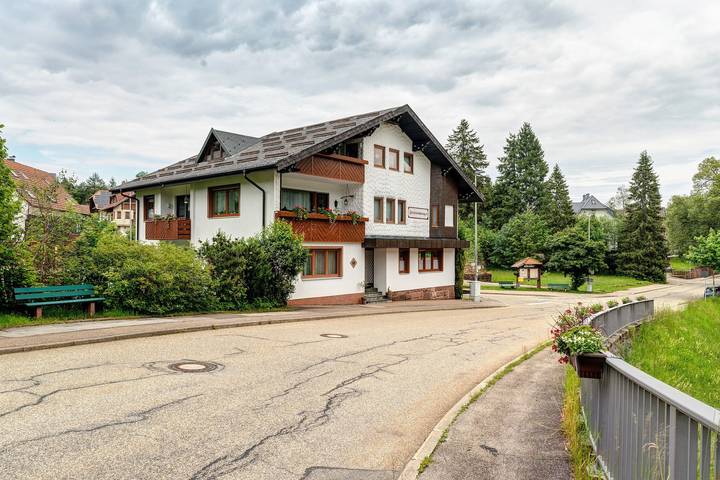Estudio entero, Estudio 'Ferienwohnung B, 30 m²' con terraza y jardín compartidos y Wi-Fi in Kniebis, Freudenstadt