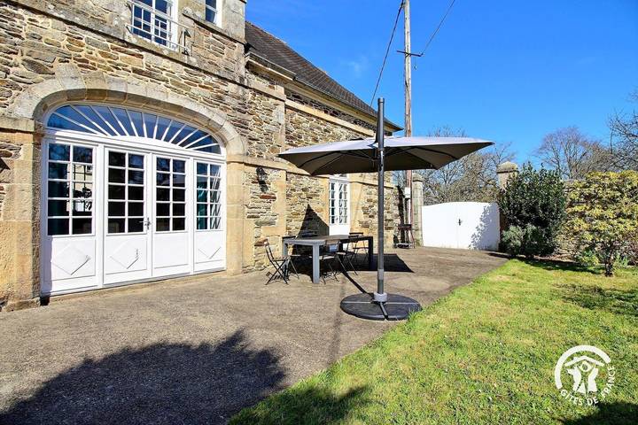 Gîte pour 9 personnes, avec terrasse et jardin, animaux acceptés à Pontivy - 4