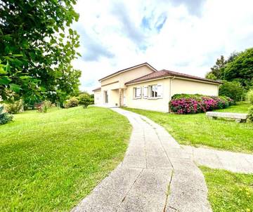 Gîte pour 8 personnes, avec jardin à Couzeix