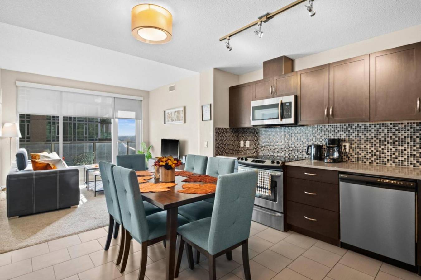 Entire apartment, Modern Calgary Apartments - Calgary 1320 1St Se 1503 P4 2Bd 2Bath in Calgary, Canadian Rocky Mountains