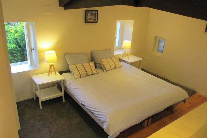 Appartement entier, Dans Mas provençal à Uzès: 2 ch., 4 couch., terrasse, piscine 12X8, jardin, Wifi in Uzès, Région de Nîmes