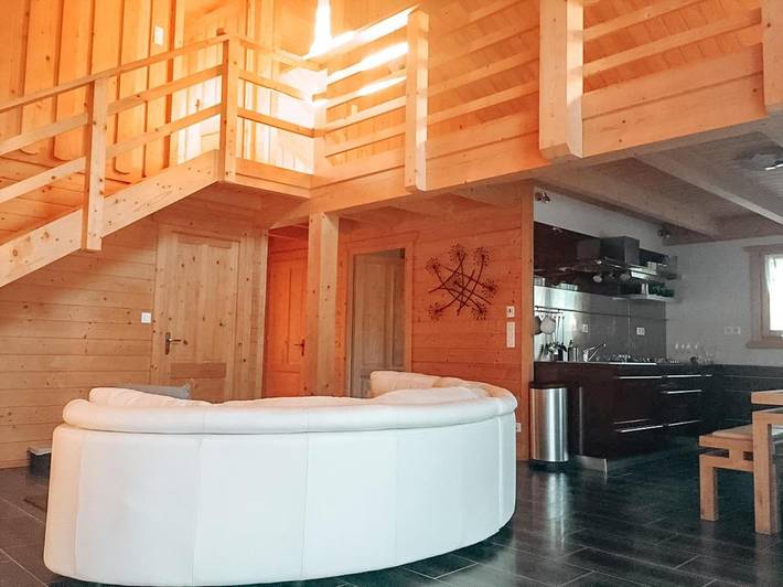 Location de vacances pour 11 personnes, avec Terrasse ainsi que Jardin et Vue à Saint-Hostien