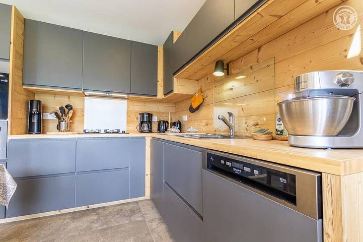 Location de vacances pour 6 personnes, avec balcon et jardin à Albiez-Montrond