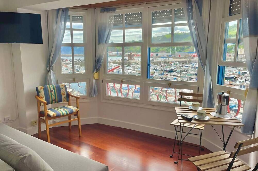 Entire apartment, Portu Suite , en el mismo puerto in Bermeo, Urdaibai Biosphere Reserve
