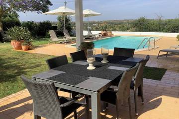 Villa pour 4 personnes, avec balcon et jardin à Ferragudo