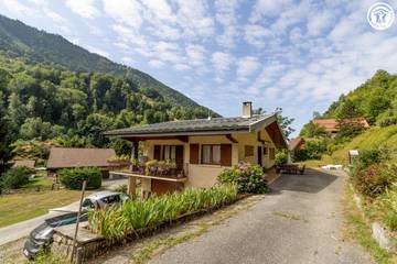Gîte pour 6 personnes, avec balcon et jardin à Queige