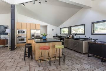 Vacation Home for 8 Guests in Northwest Harbor, North Fork, Picture 2