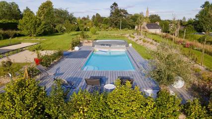Gîte pour 4 personnes, avec jardin ainsi que piscine et terrasse à Pludual