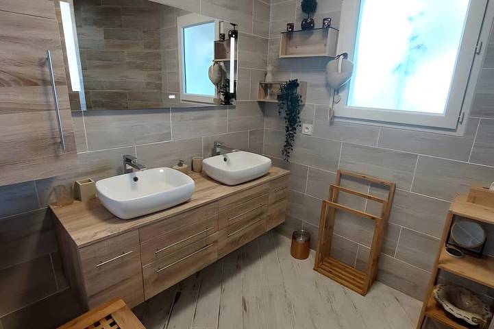Location de vacances pour 4 personnes, avec jardin ainsi que piscine et jacuzzi à Égliseneuve-près-Billom - 4