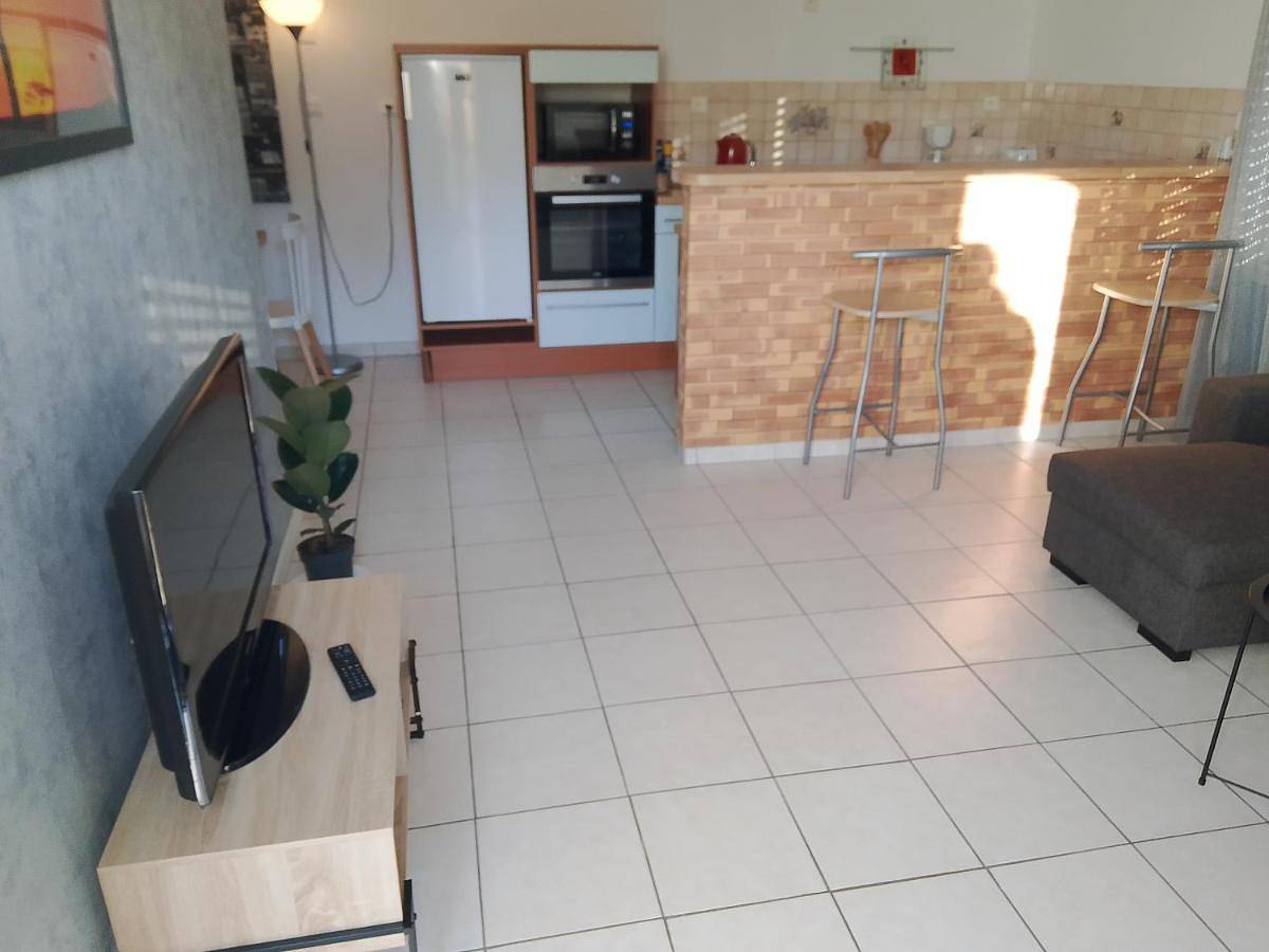Appartement entier, Two-Bedroom Apartment in Carhaix-Plouguer, Région de Châteaulin