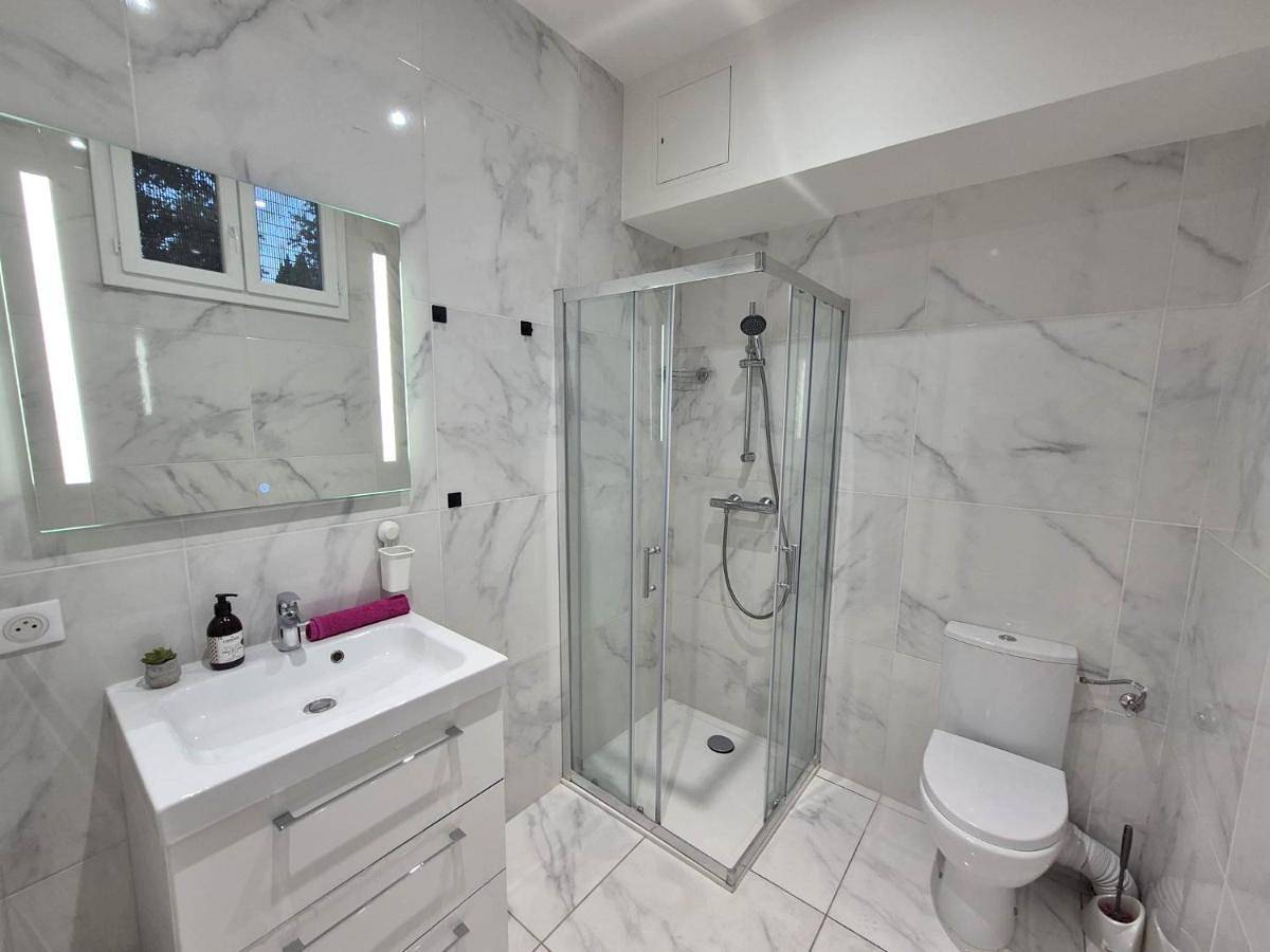 Appartement entier, Studio rénové au centre ville (15 min de la plage) in Nice, Côte méditerranéenne (France)