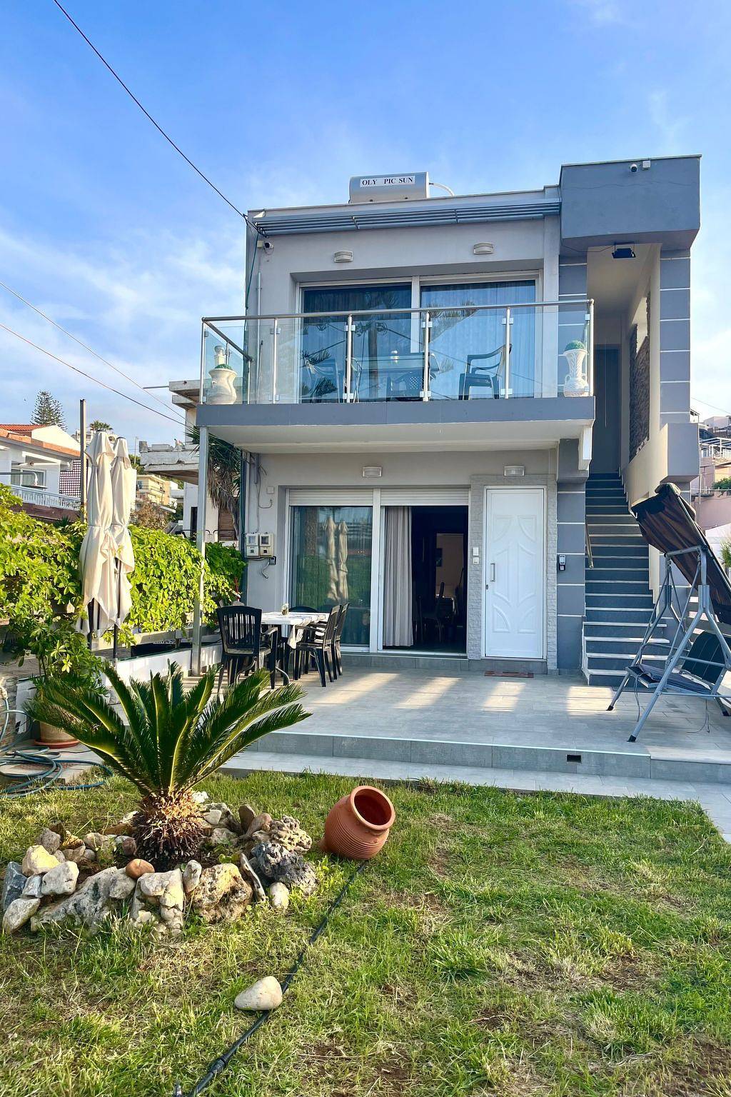 Beachfront Garden Villa in Kato Stalos, Region de Chania
