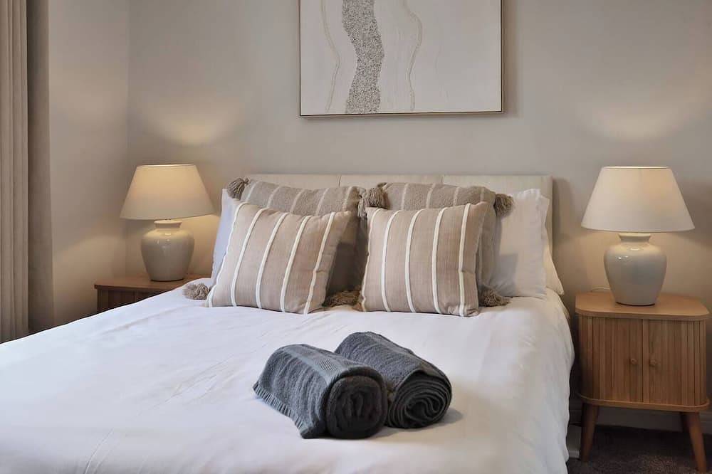 15 Mins Walk to City • Parking for 3 cars • Walk to the Pub 6 mins • Garden • Spacious Home • King Bedroom• Smart Tv in Hereford, Herefordshire
