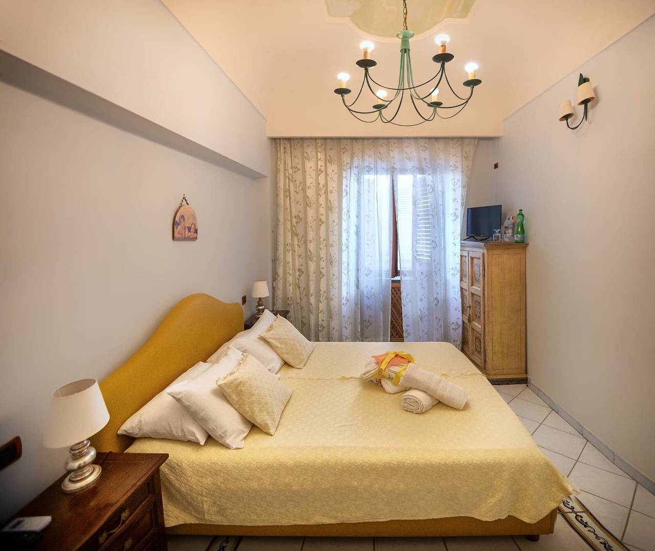 Room 'Standard Nautilus' with Shared Terrace, Wi-Fi and Air Conditioning in Ischia Porto, Ischia By