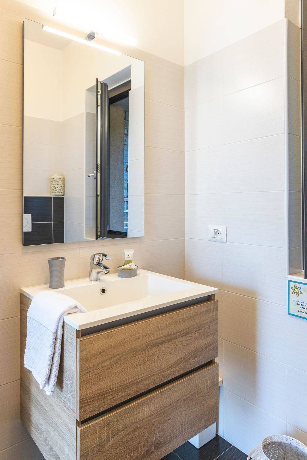 Ganze Wohnung, Wohnung mit Schwimmbad und fantastischem Seeblick in Vercana, Gemeinde Vercana