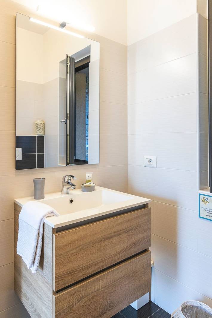 Gîte pour 2 personnes, avec terrasse ainsi que jardin et piscine à Vercana - 4