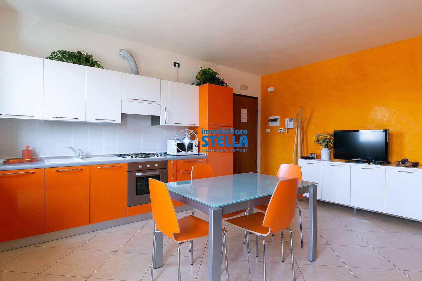 Entire apartment, [Orange View] Large Three-room apartment + Garage in Lido di Jesolo, Jesolo