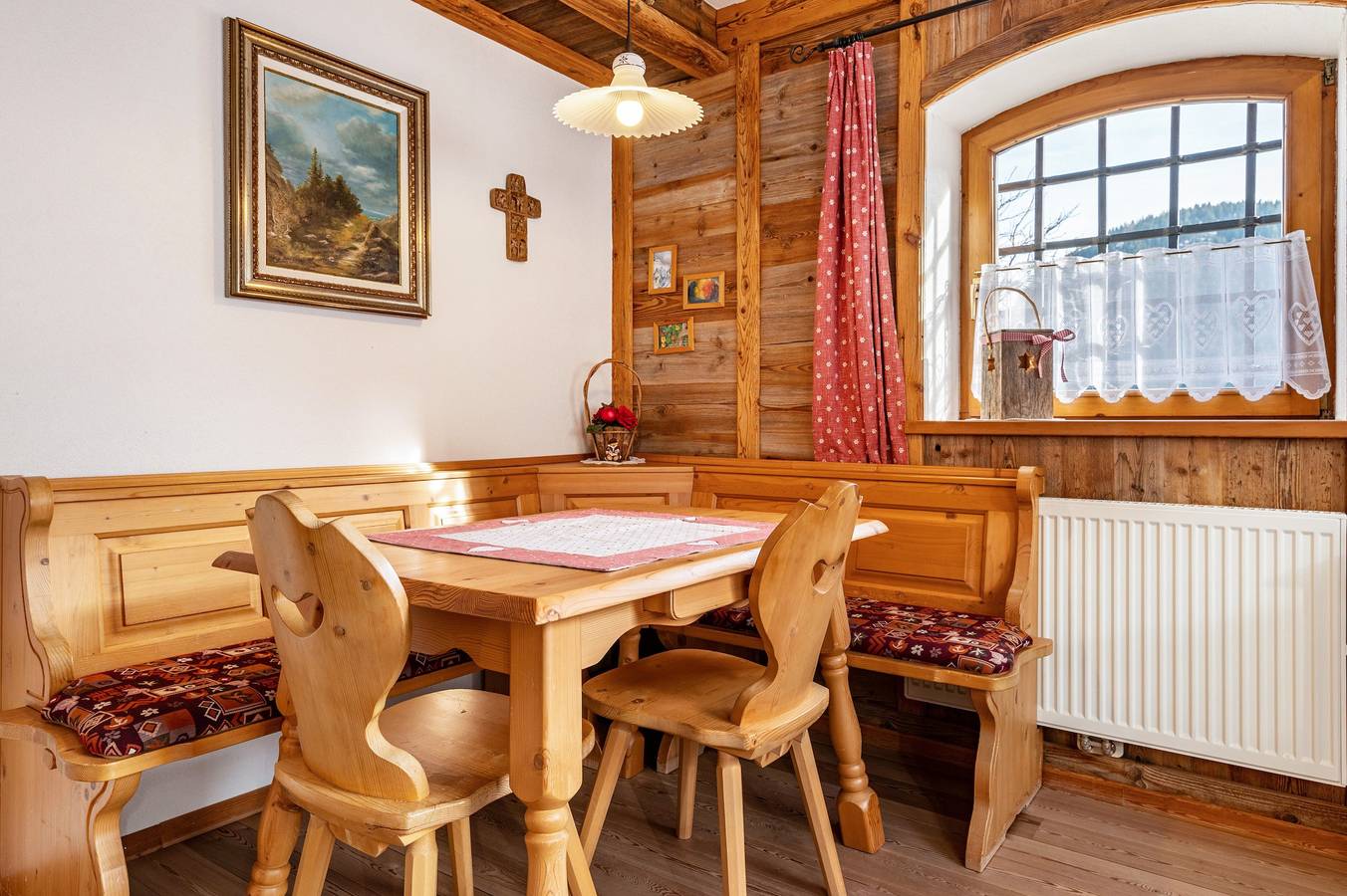 Apartamento entero, Apartamento vacacional "Thomasegg Hof Birke" con vistas a la montaña, terraza compartida y Wi-Fi in Sarentino, Alpes de Sarntal