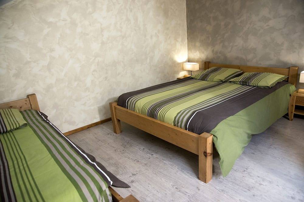 Gîte, 12 personnes, confortable et spacieux, in La Pesse, Parc naturel régional du Haut-Jura