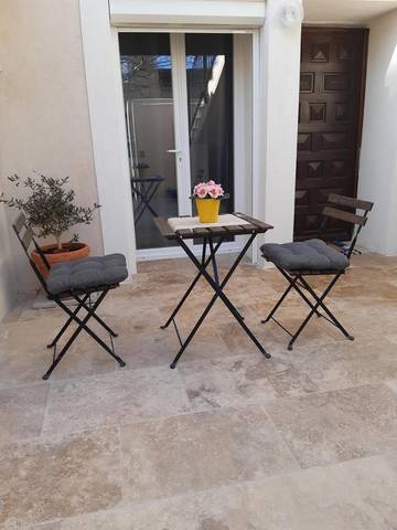 Gîte pour 2 personnes, avec terrasse à Eyguières