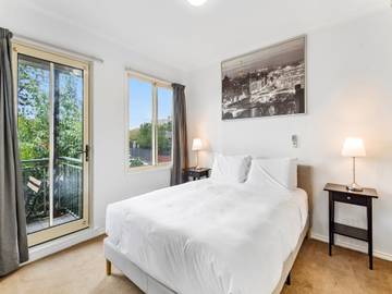 Vacation Rental for 4 Guests in Melbourne, Port Phillip City, Picture 3