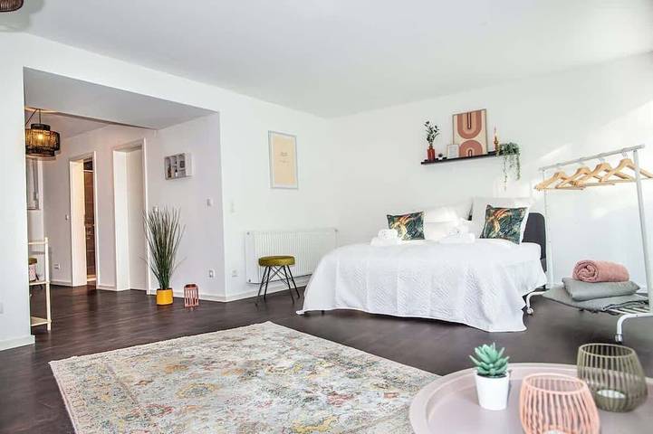 Ferienhaus für 20 Personen, mit Garten und Balkon sowie Pool und Whirlpool in Bendorf - 2