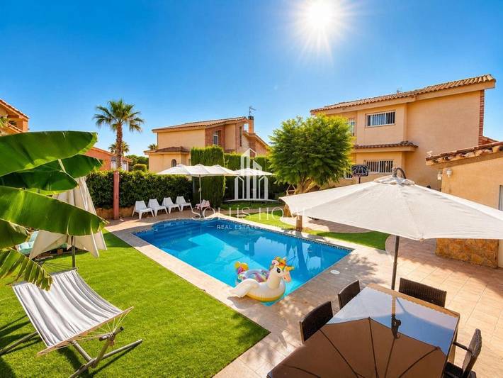 Villa for 8 people, with view and garden as well as pool, with pets - 1
