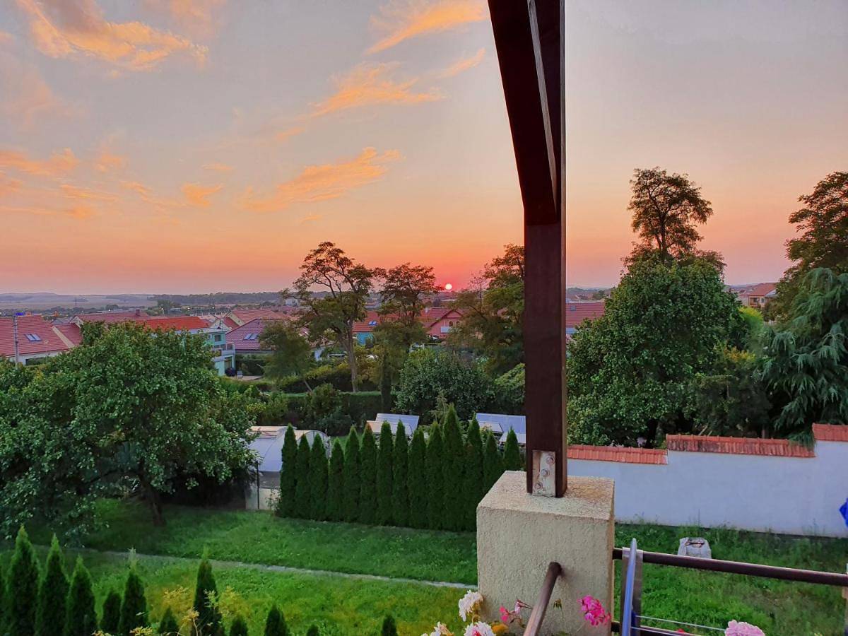 Geheel vakantieappartement, Double Room in Mikulov, Zuid-Moravië