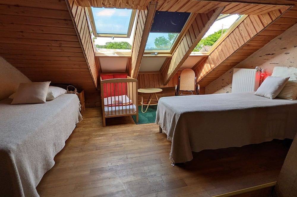 Quiet, typical ecological farmhouse for 12 people in the Pays de Redon. in La Chapelle-de-Brain, Redon und Umgebung
