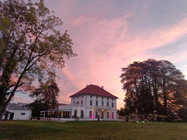 Hôtel pour 2 personnes, avec piscine ainsi que vue et jardin dans Ruy Montceau - 3