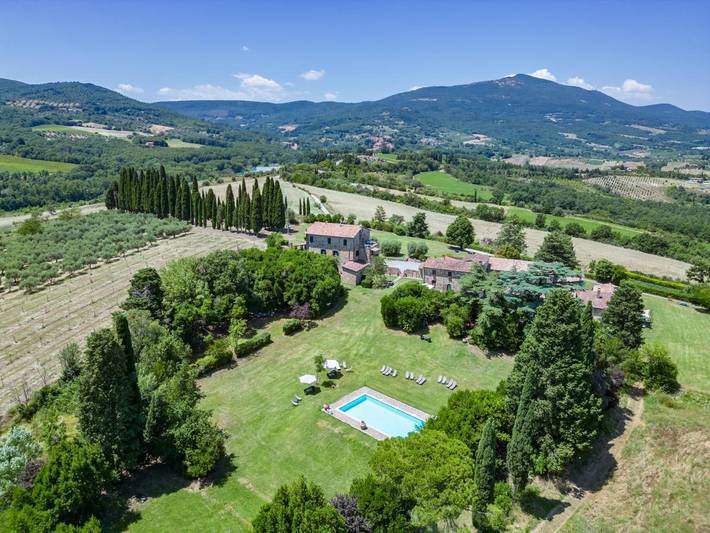 Agriturismo per 4 persone, con Terrazza e Giardino nonché Piscina e Panorama a Cetona