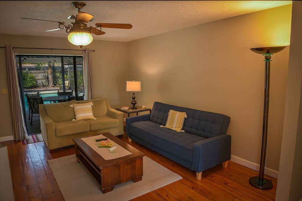 Charmanter Florida Bungalow mit Pool und umzäuntem Garten. in Sarasota, Sarasota County